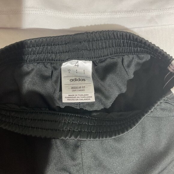 Adidas Boys Logo T-Shirt & Shorts Set Size 4 - Picture 2 of 5